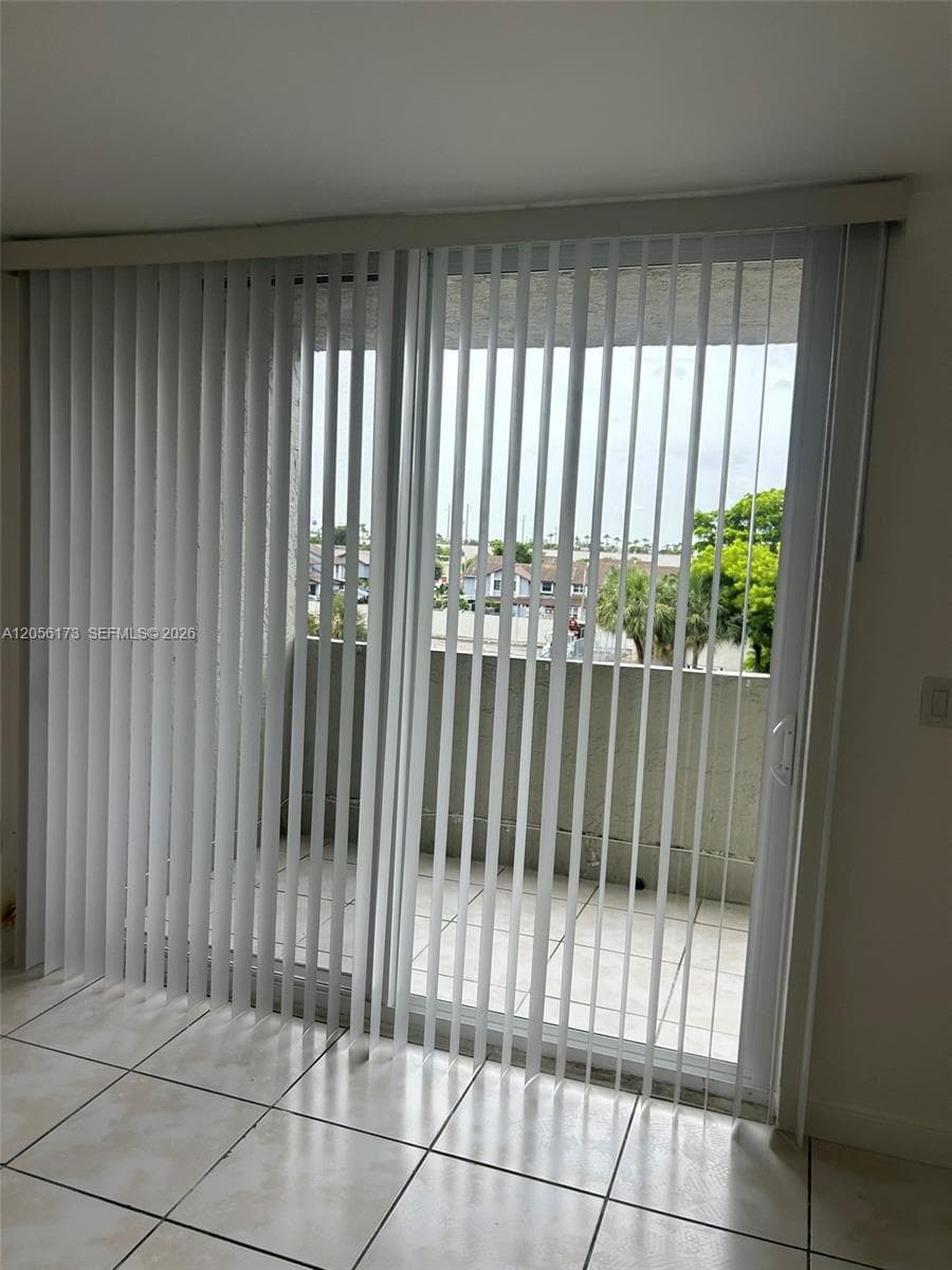 SAMARI LAKE EAST CONDO · #2456 in Hialeah Gardens - Photo 16