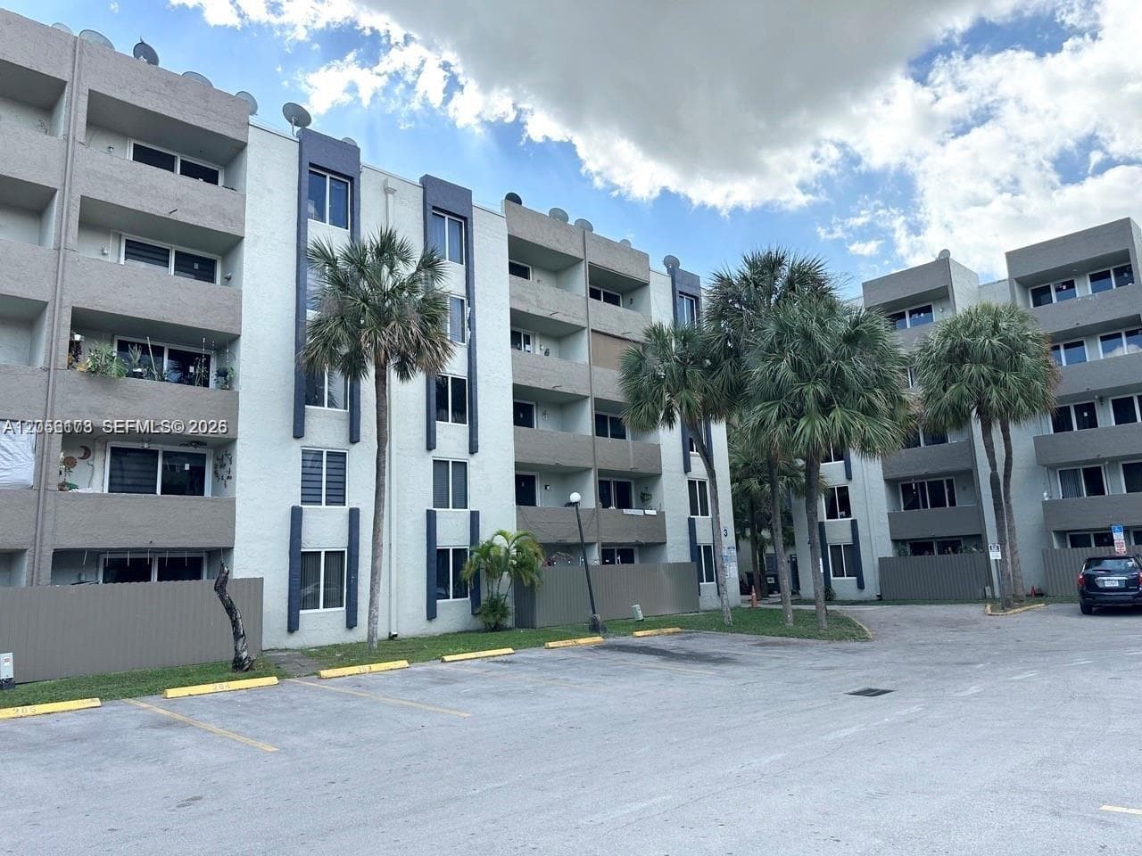 SAMARI LAKE EAST CONDO · #2456 in Hialeah Gardens - Photo 1
