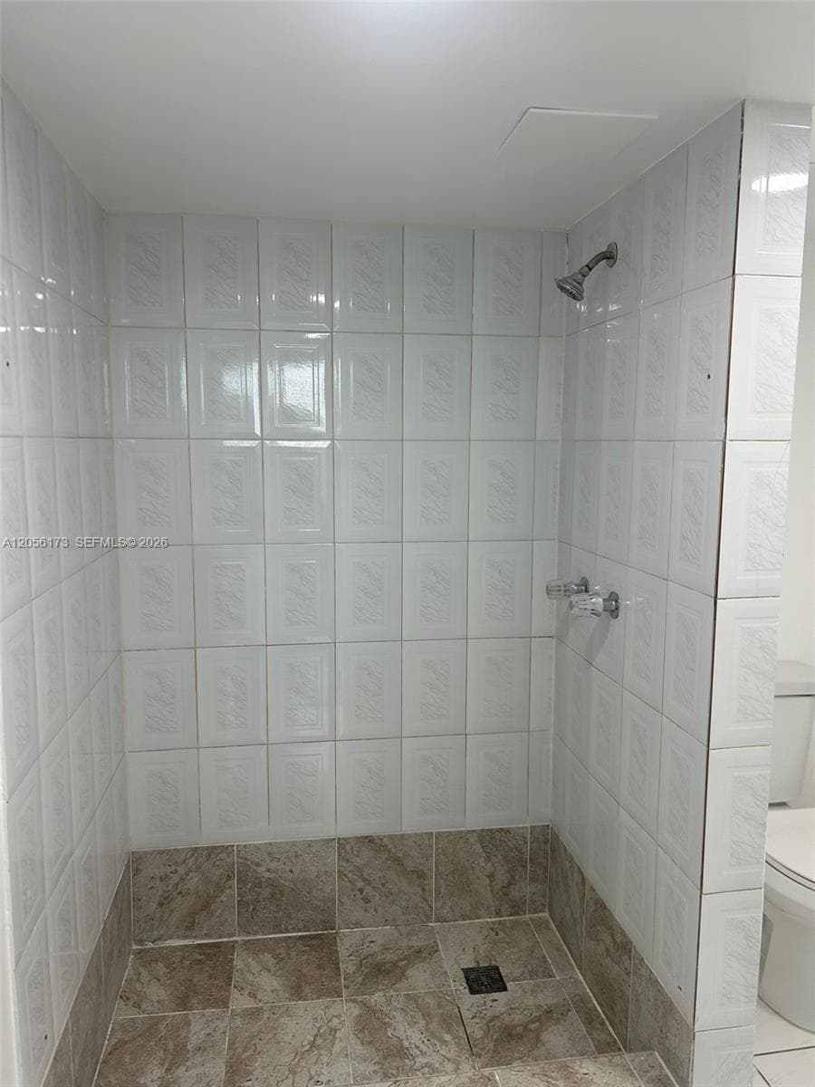 SAMARI LAKE EAST CONDO · #2456 in Hialeah Gardens - Photo 20
