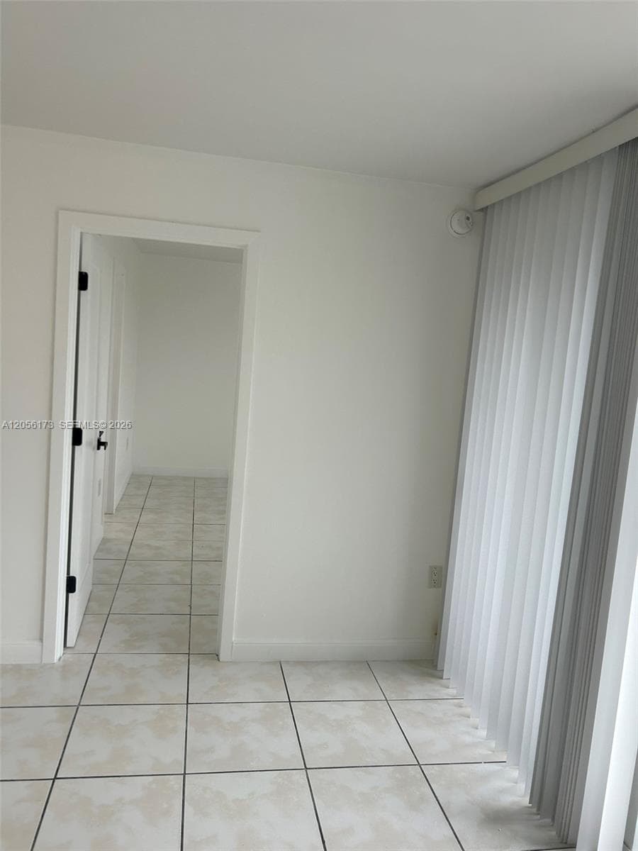 SAMARI LAKE EAST CONDO · #2456 in Hialeah Gardens - Photo 24