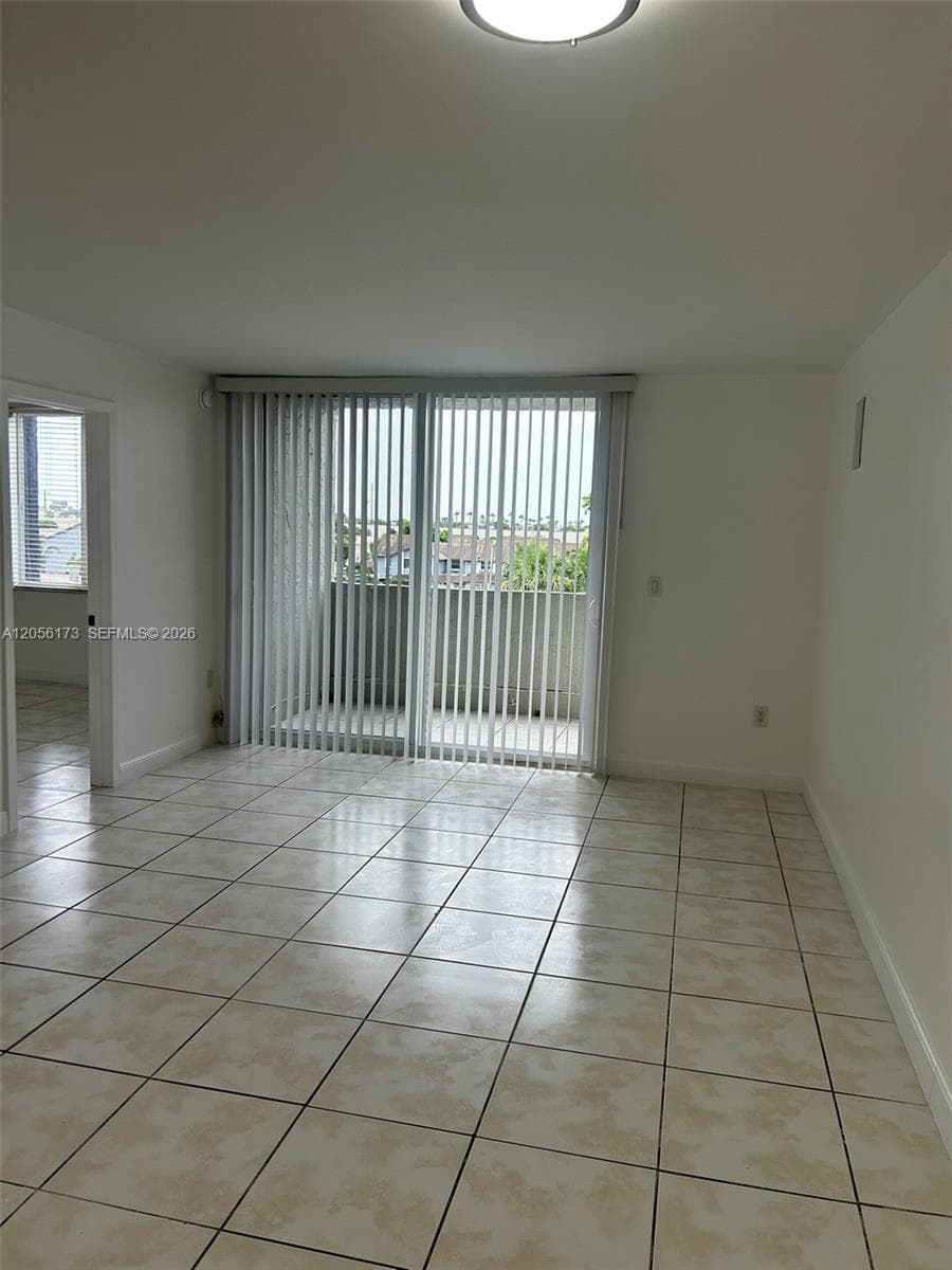 SAMARI LAKE EAST CONDO · #2456 in Hialeah Gardens - Photo 15