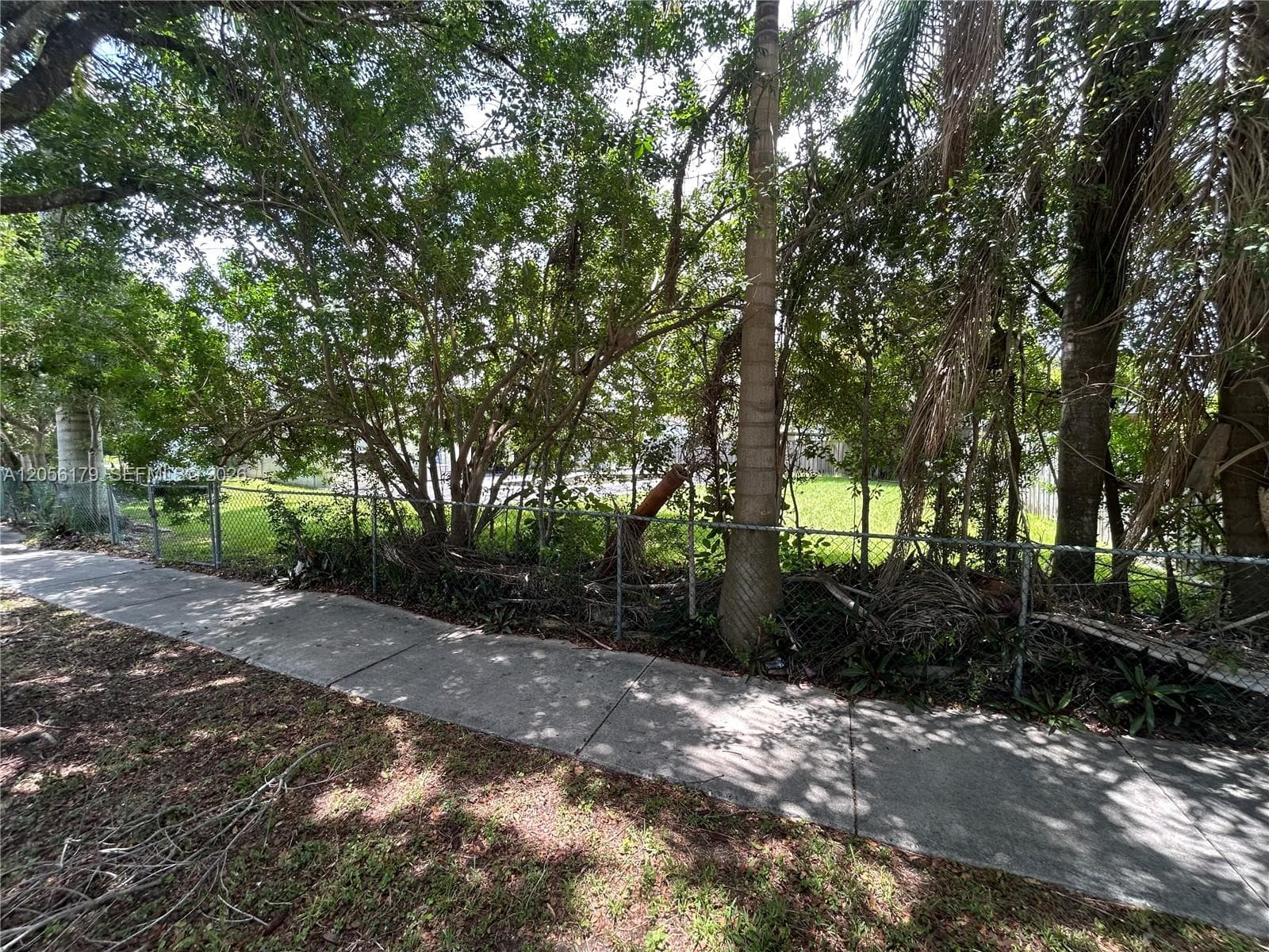 18691 SW 93rd Ave photo 3