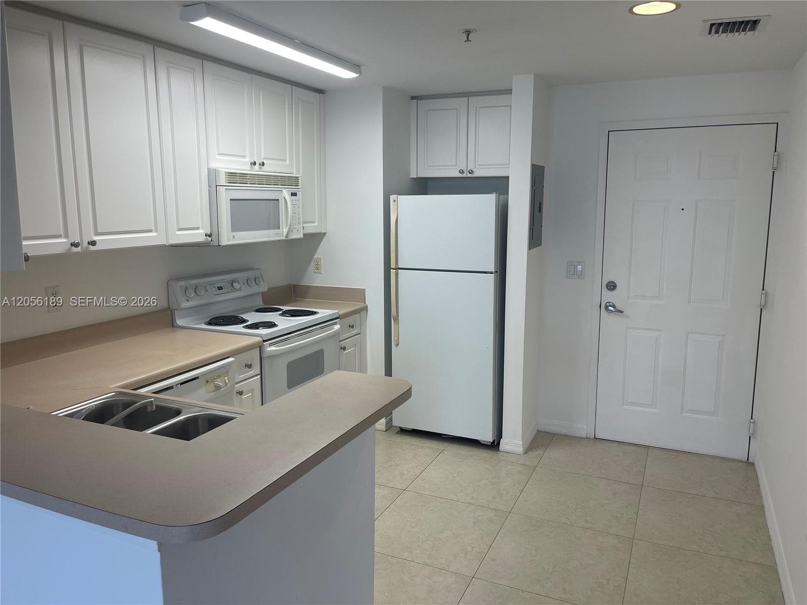 STRAND CONDO · #616 in West Palm Beach - Photo 2