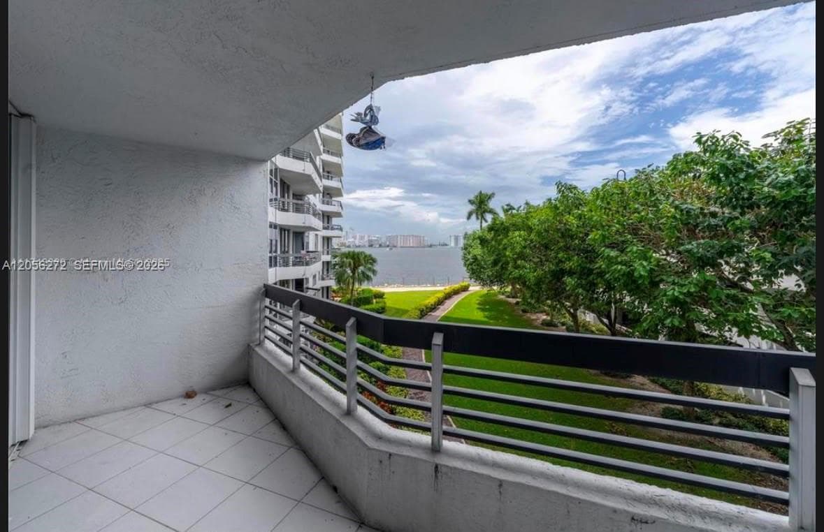 Mystic Pointe Tower 200 · #304 in Aventura - Photo 4