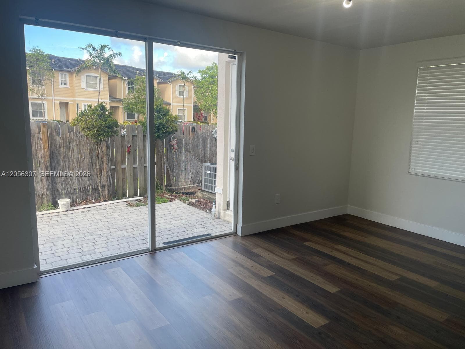 153 SE 28th Pl #1 photo 3