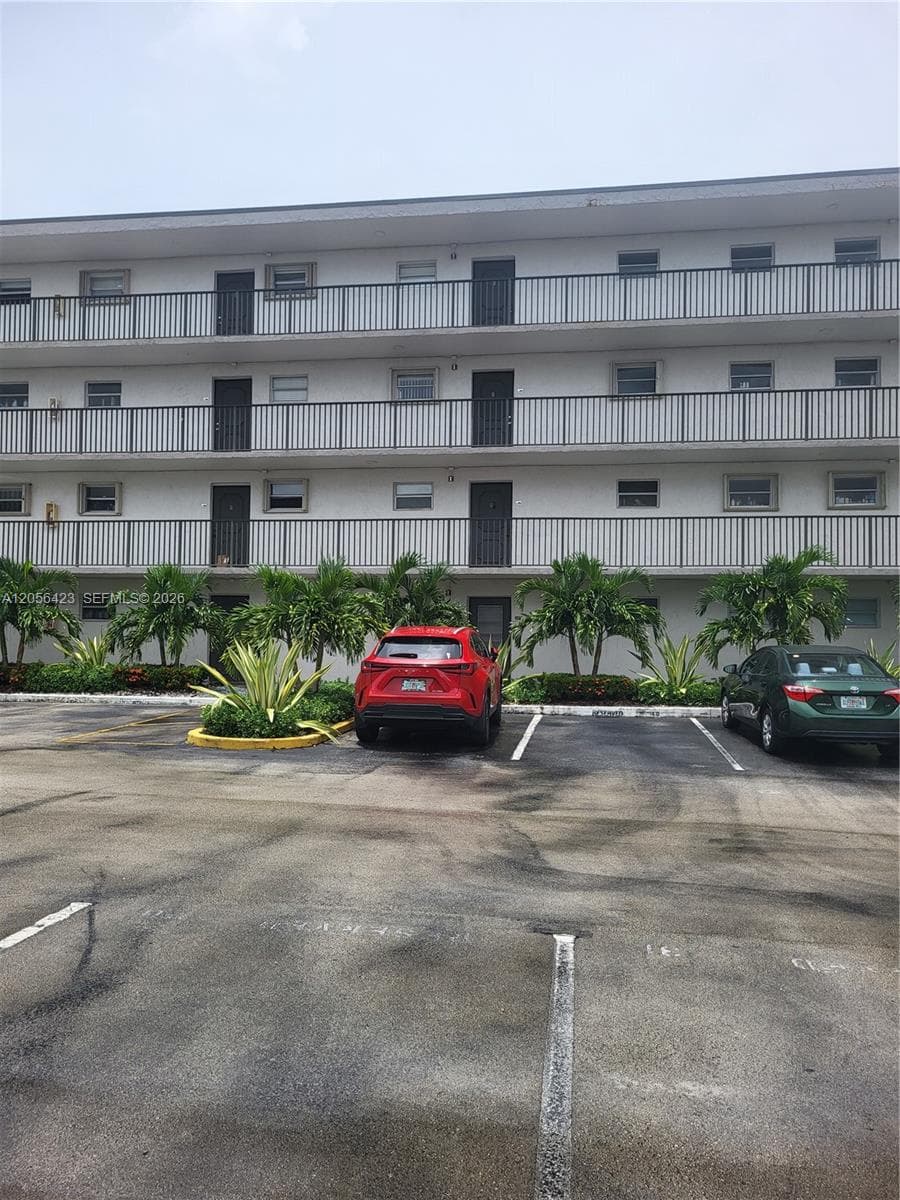 EL CONQUISTADOR NORTH CON · #110-H in Miami - Photo 1