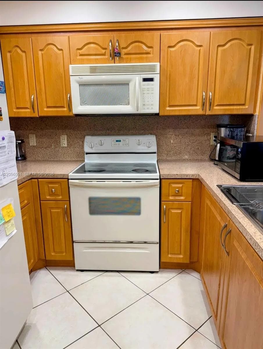 LA CANADIENNE CONDO · #408 in North Miami Beach - Photo 3