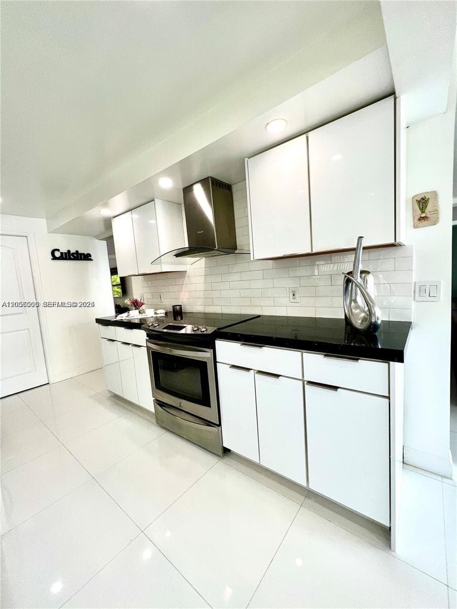 LINDAL APTS CONDO · #206 in Hallandale Beach - Photo 5