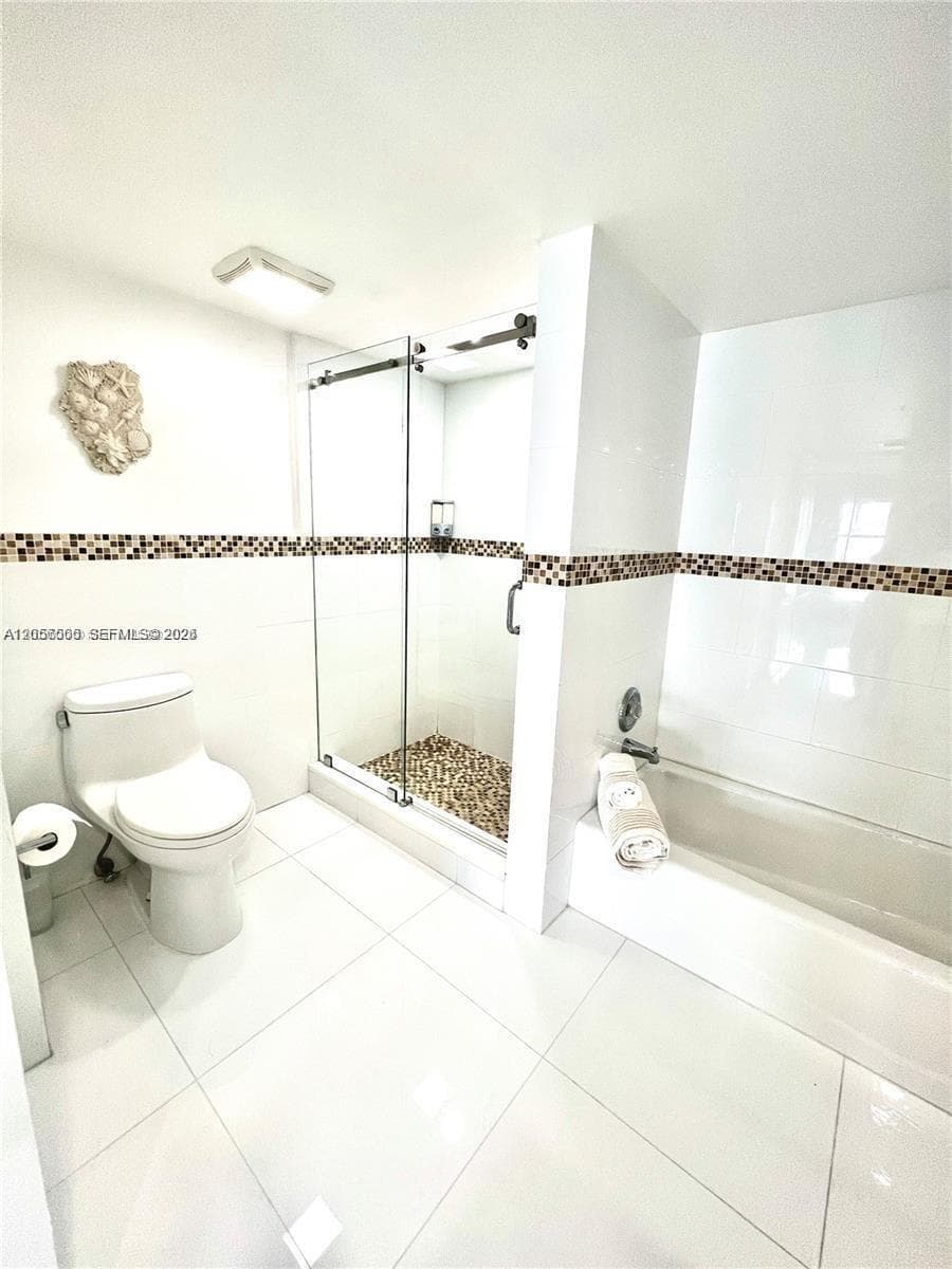 LINDAL APTS CONDO · #206 in Hallandale Beach - Photo 9
