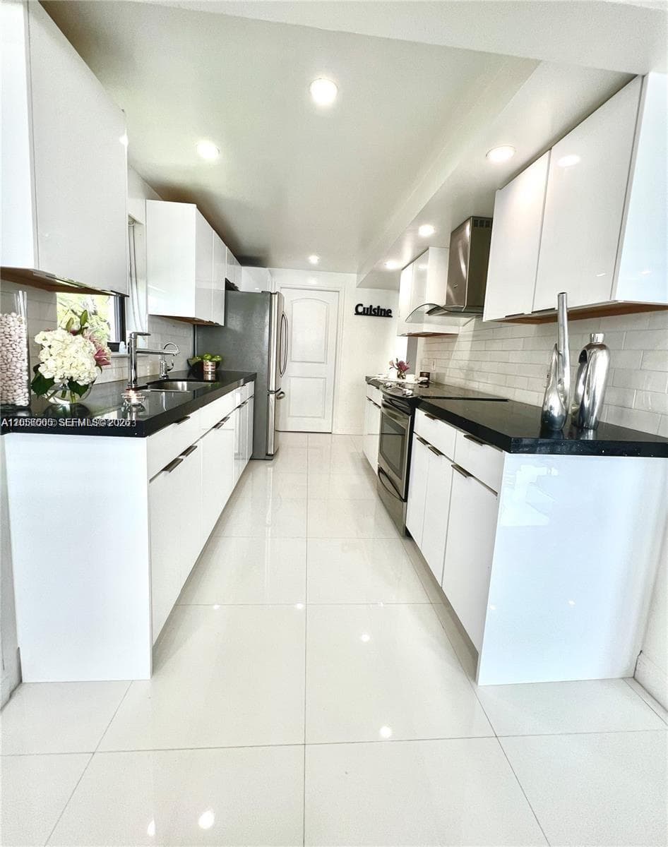 LINDAL APTS CONDO · #206 in Hallandale Beach - Photo 4