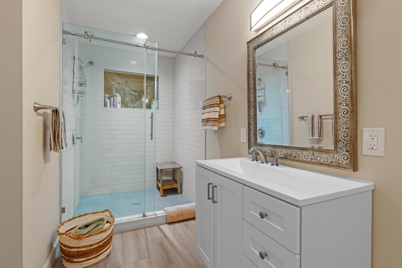 Primary Bath DSC06729-SMALL