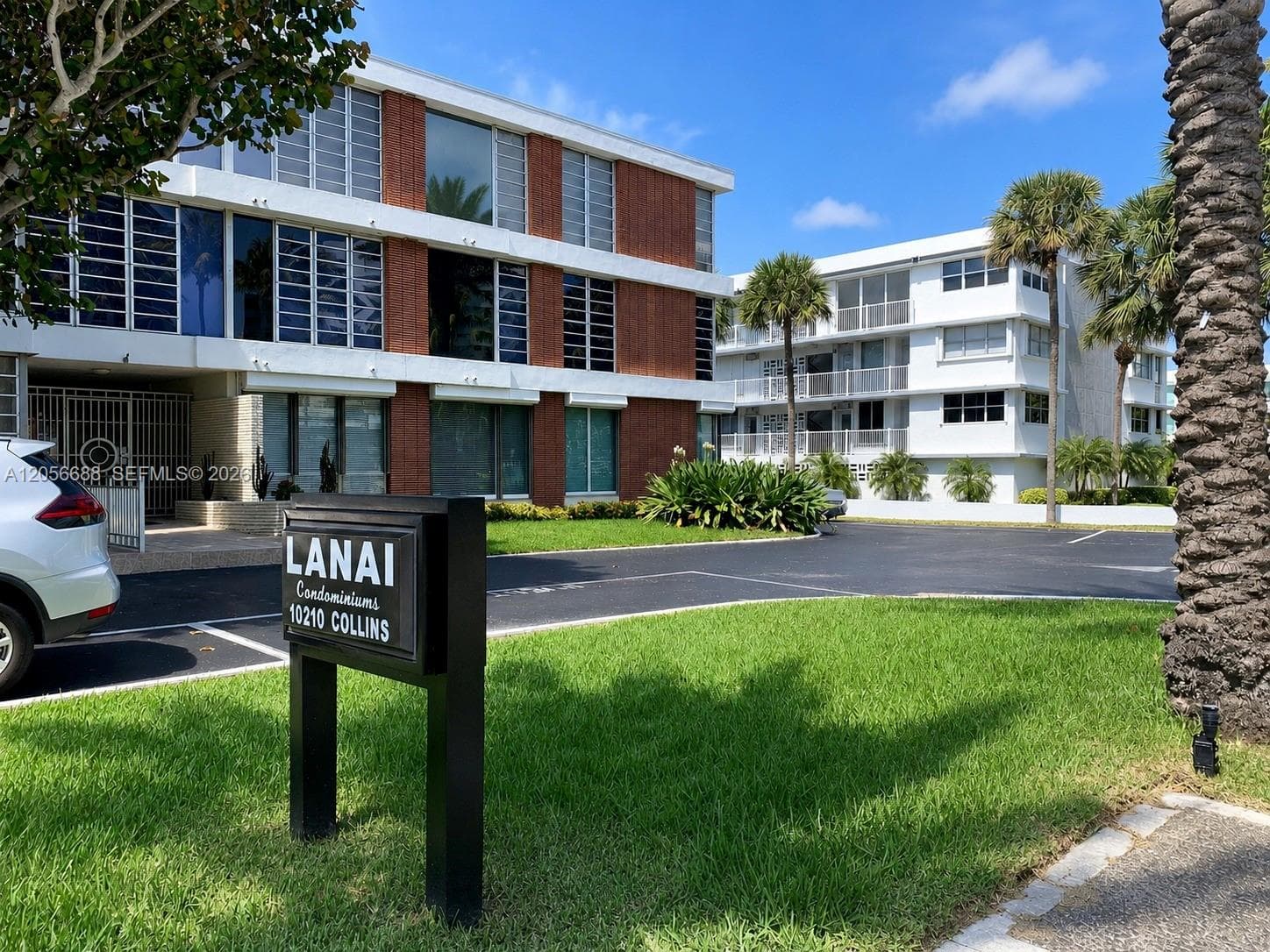 Lanai Condo · #303 in Bal Harbour - Photo 2