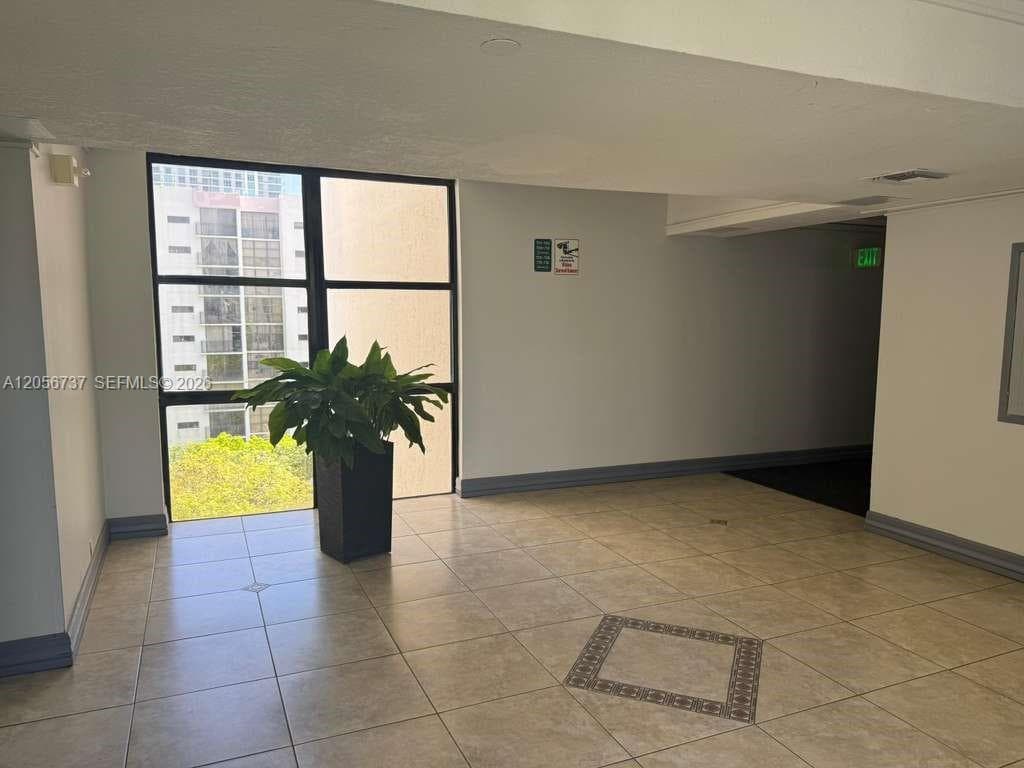 PLAZA OF AMERICAS · #709 in Sunny Isles Beach - Photo 3