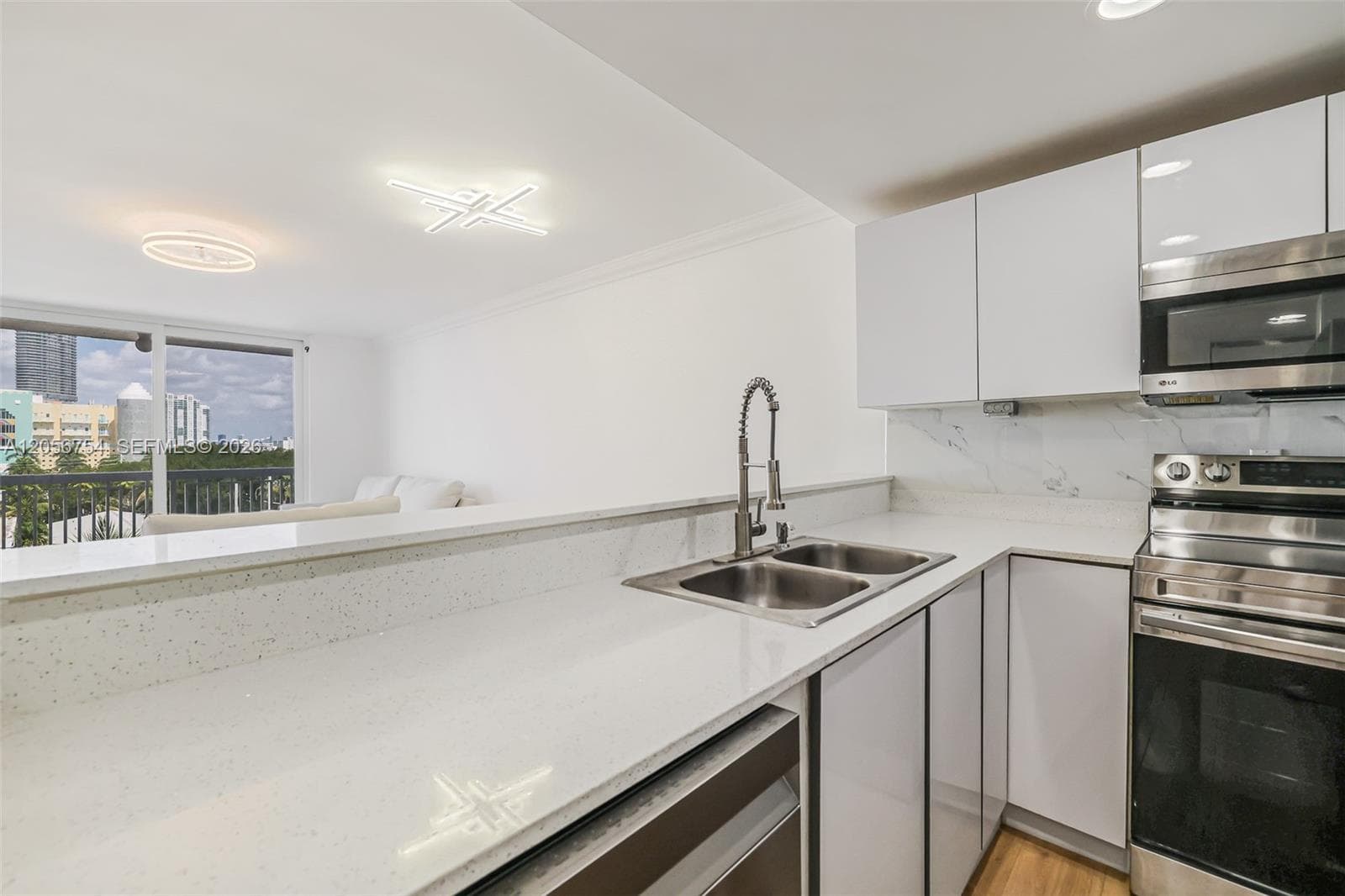 THE PRESIDENTIAL CONDO · #602 in Miami Beach - Photo 9