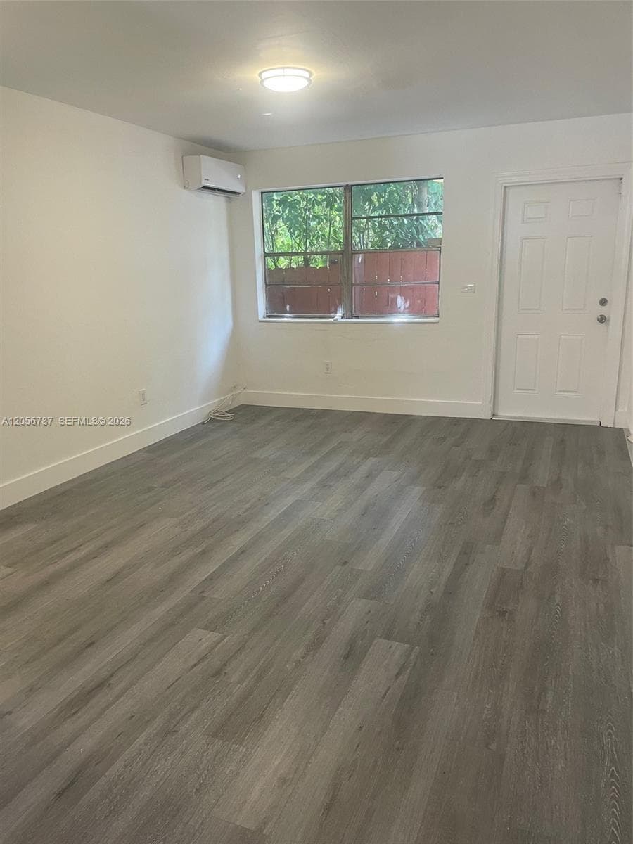 1831 NW 41st St #1833 photo 4