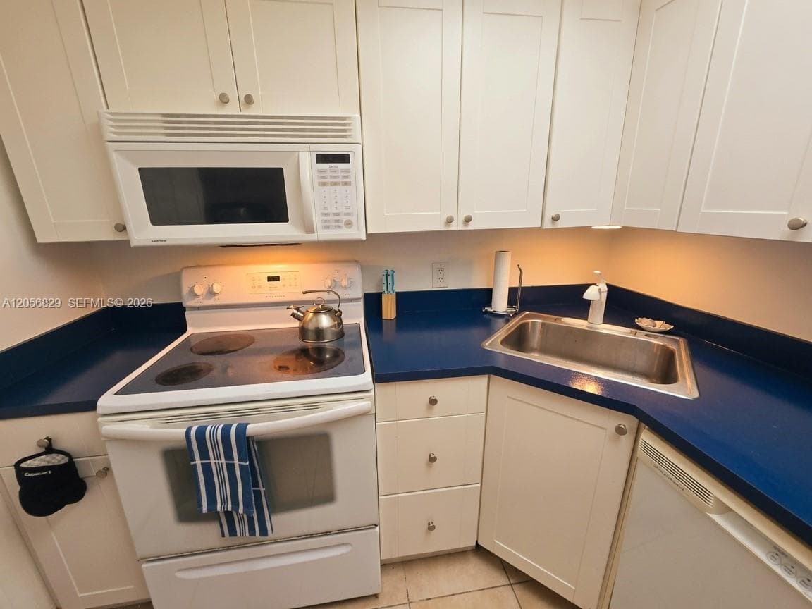 SOUTH BAY CLUB CONDO · #722 in Miami Beach - Photo 10