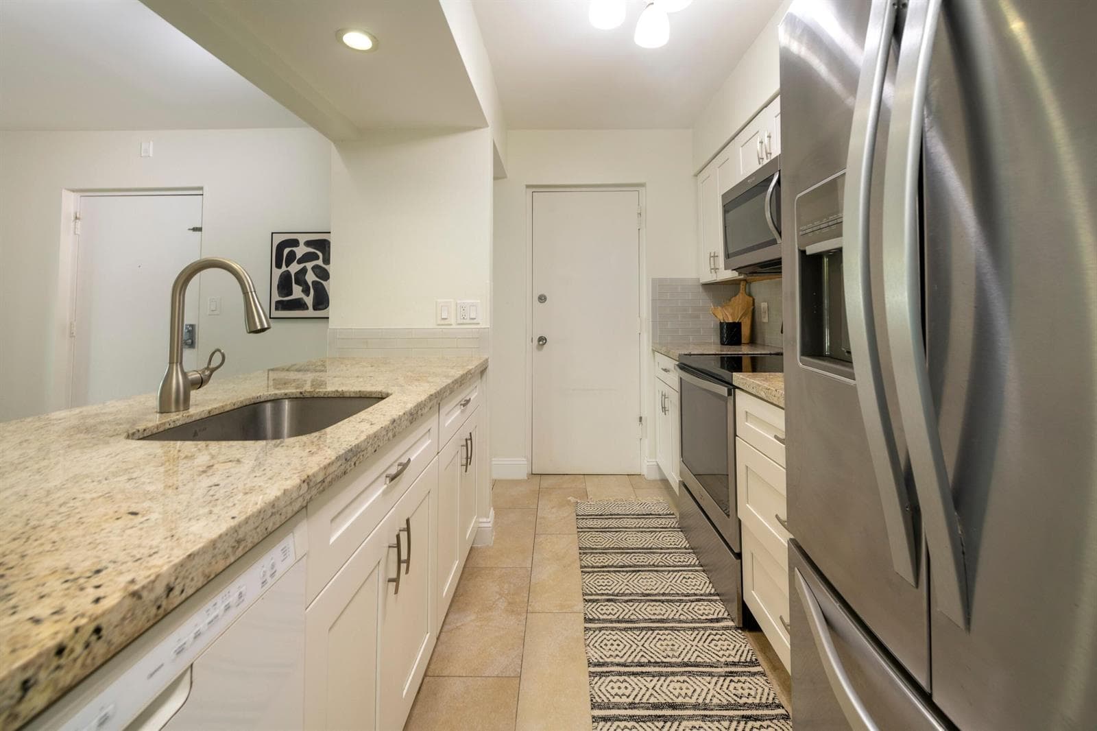 KITCHEN PHOTO 1
