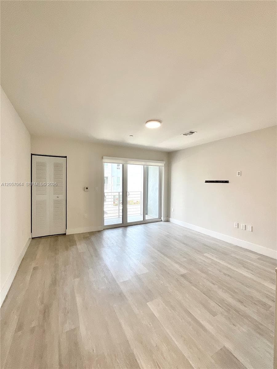 2555 NE 193rd St #2206 photo 5