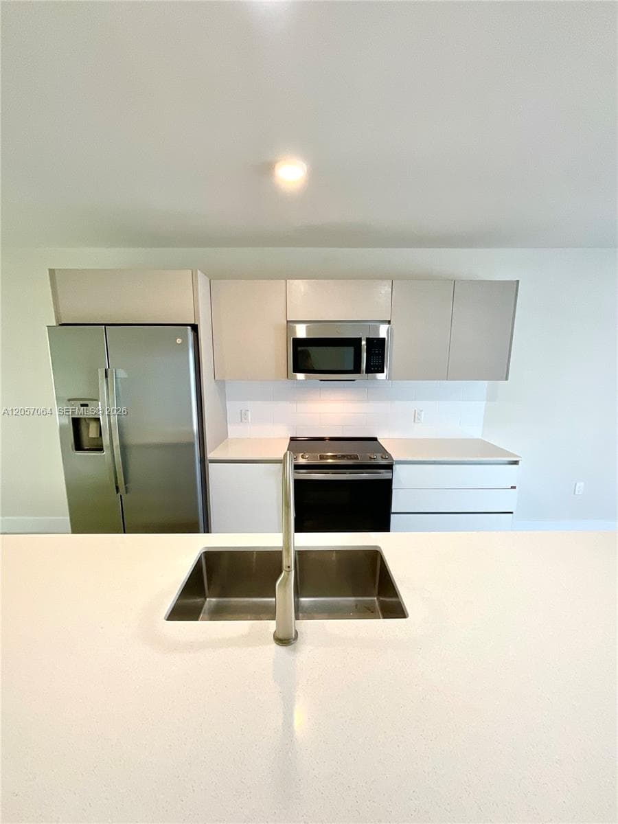 2555 NE 193rd St #2206 photo 4