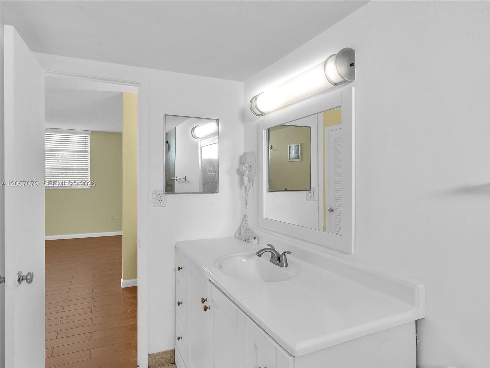 Ensuite bath details