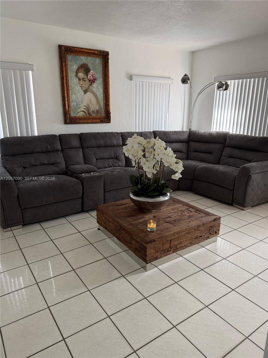 20 SW 48th Ave photo 1