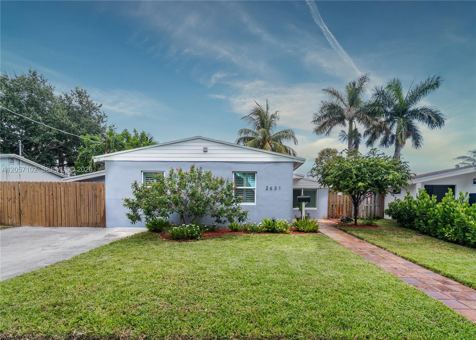 2631 Thomas St photo 4