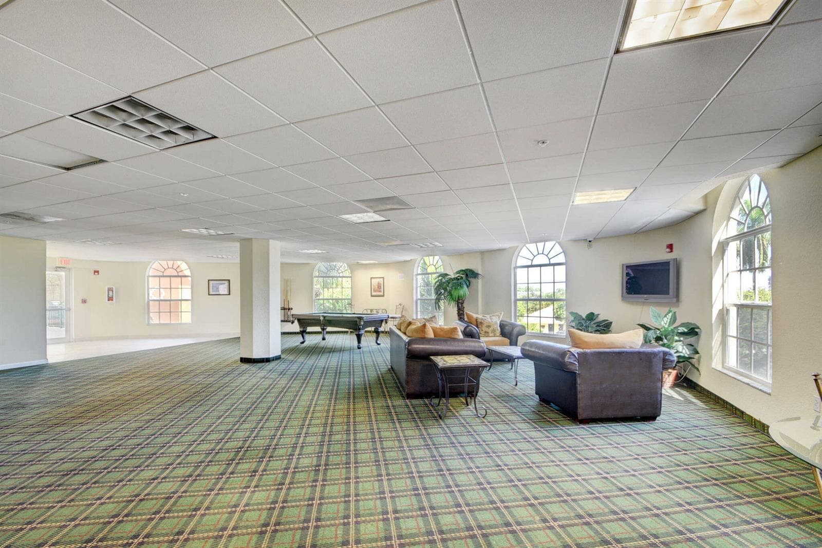58-web-or-mls-1640 Presidential (5)