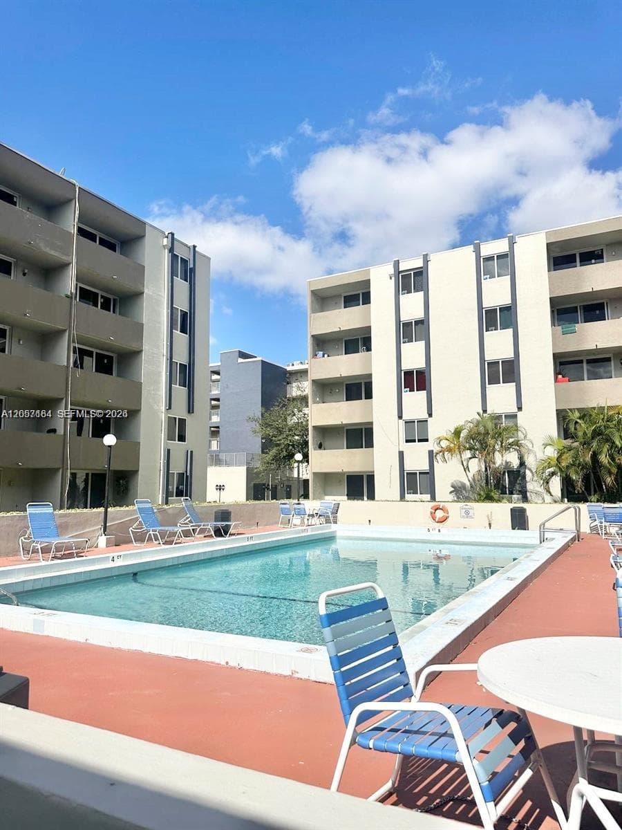 SAMARI LAKE EAST CONDO · #1542 in Hialeah Gardens - Photo 2