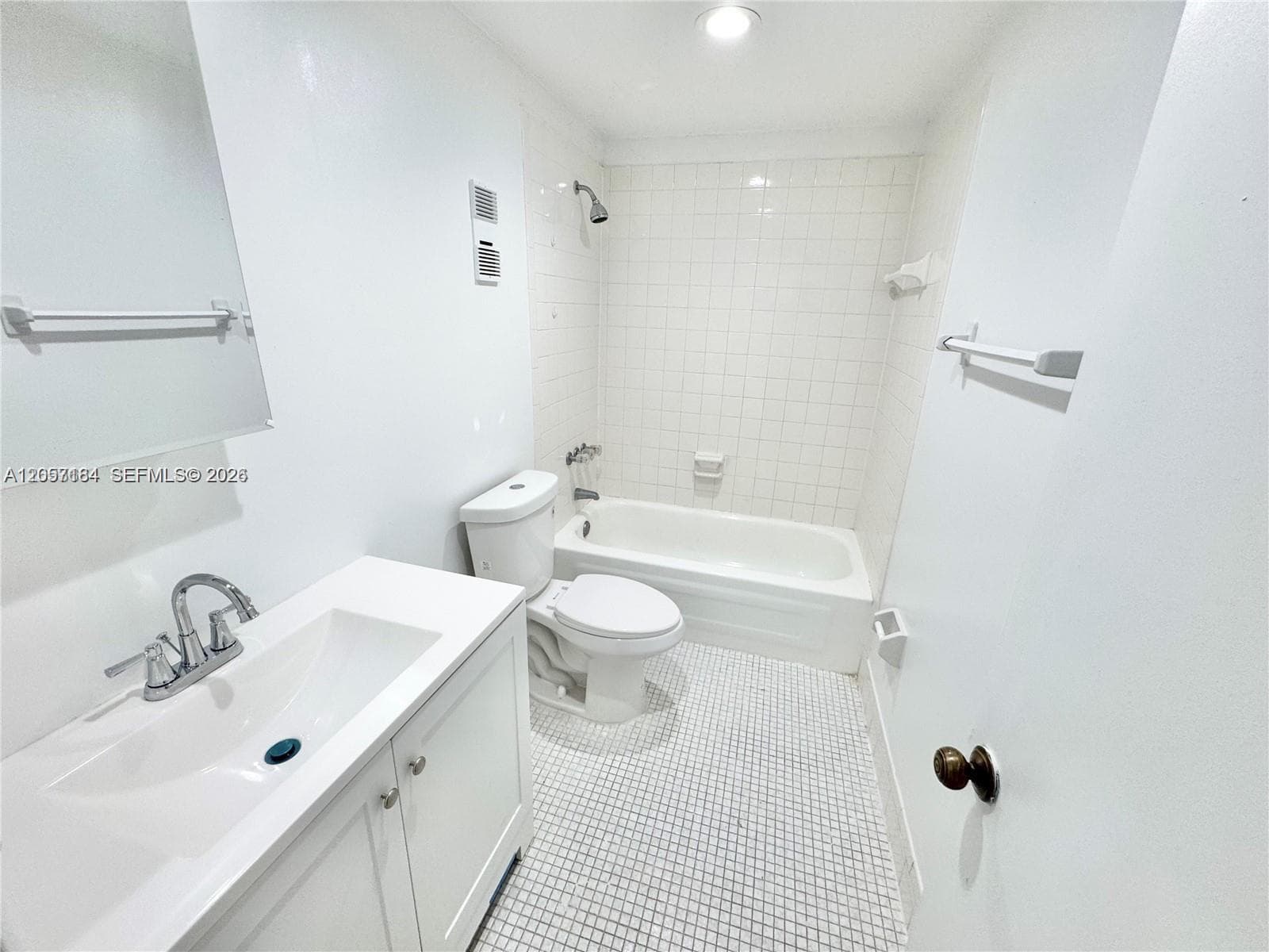 SAMARI LAKE EAST CONDO · #1542 in Hialeah Gardens - Photo 20