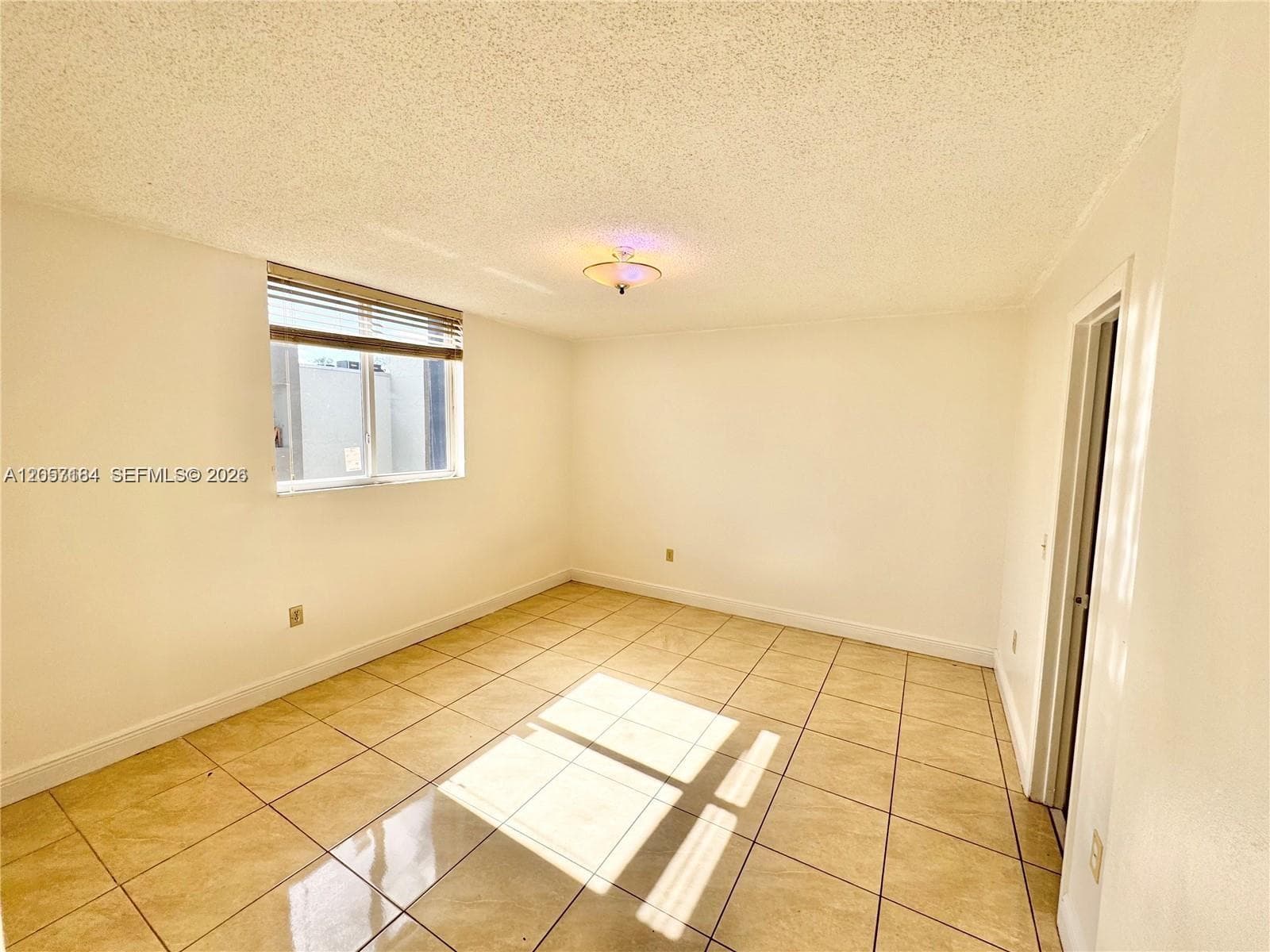 SAMARI LAKE EAST CONDO · #1542 in Hialeah Gardens - Photo 14