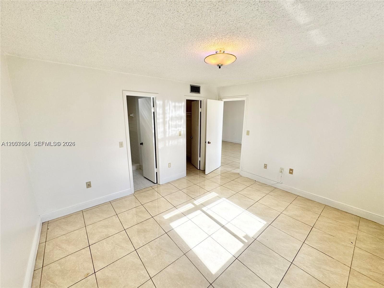 SAMARI LAKE EAST CONDO · #1542 in Hialeah Gardens - Photo 8