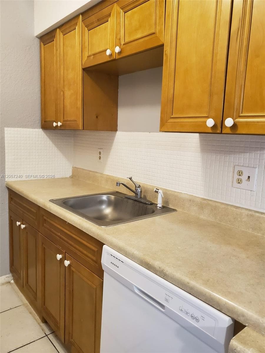 Parkside Manor Condominiu · #18 in Hallandale Beach - Photo 14