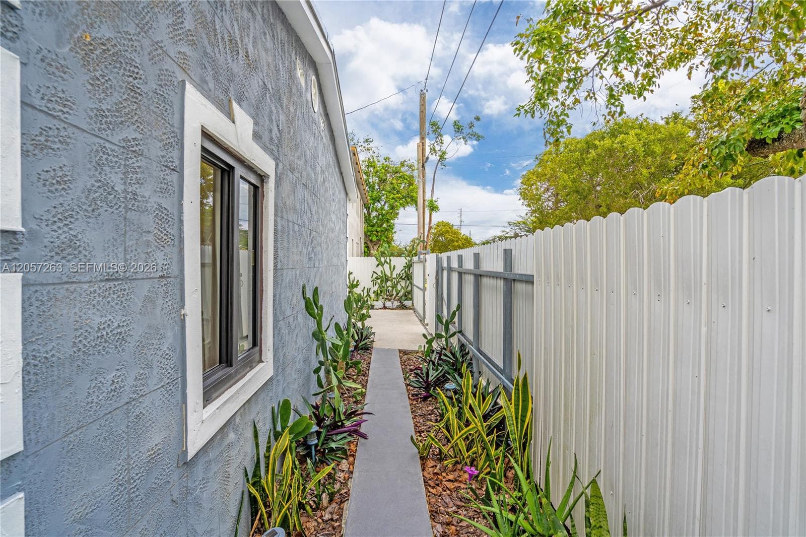519 nw 52 st #0 photo 3