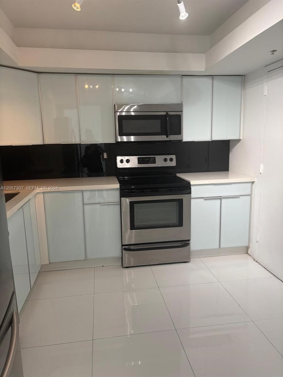COMMODORE PLAZA CONDO · #909 in Aventura - Photo 23