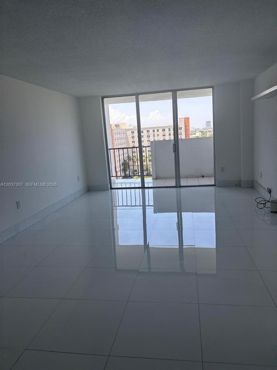 COMMODORE PLAZA CONDO · #909 in Aventura - Photo 22