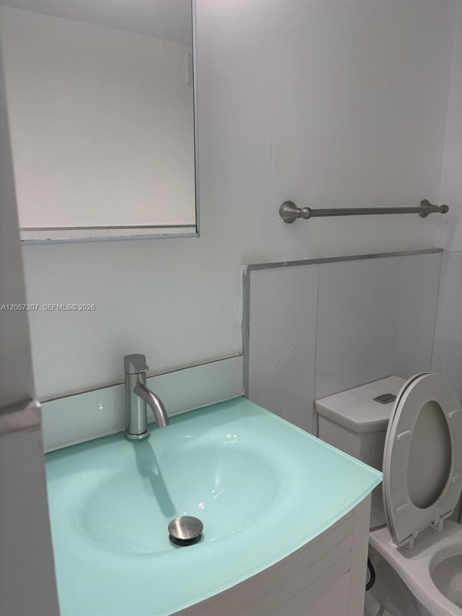 COMMODORE PLAZA CONDO · #909 in Aventura - Photo 20