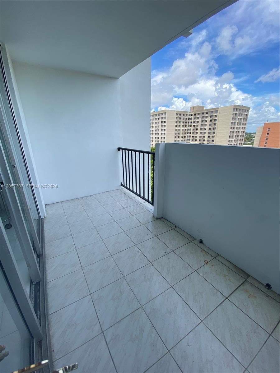 COMMODORE PLAZA CONDO · #909 in Aventura - Photo 9