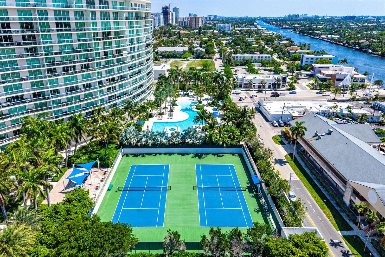 2 tennis courts