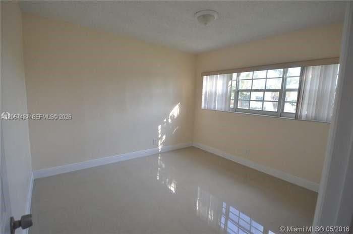 8441 SW 32nd Ter photo 5
