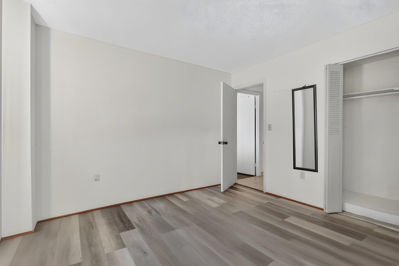 16-web-or-mls-8H3A9159 furniture removed
