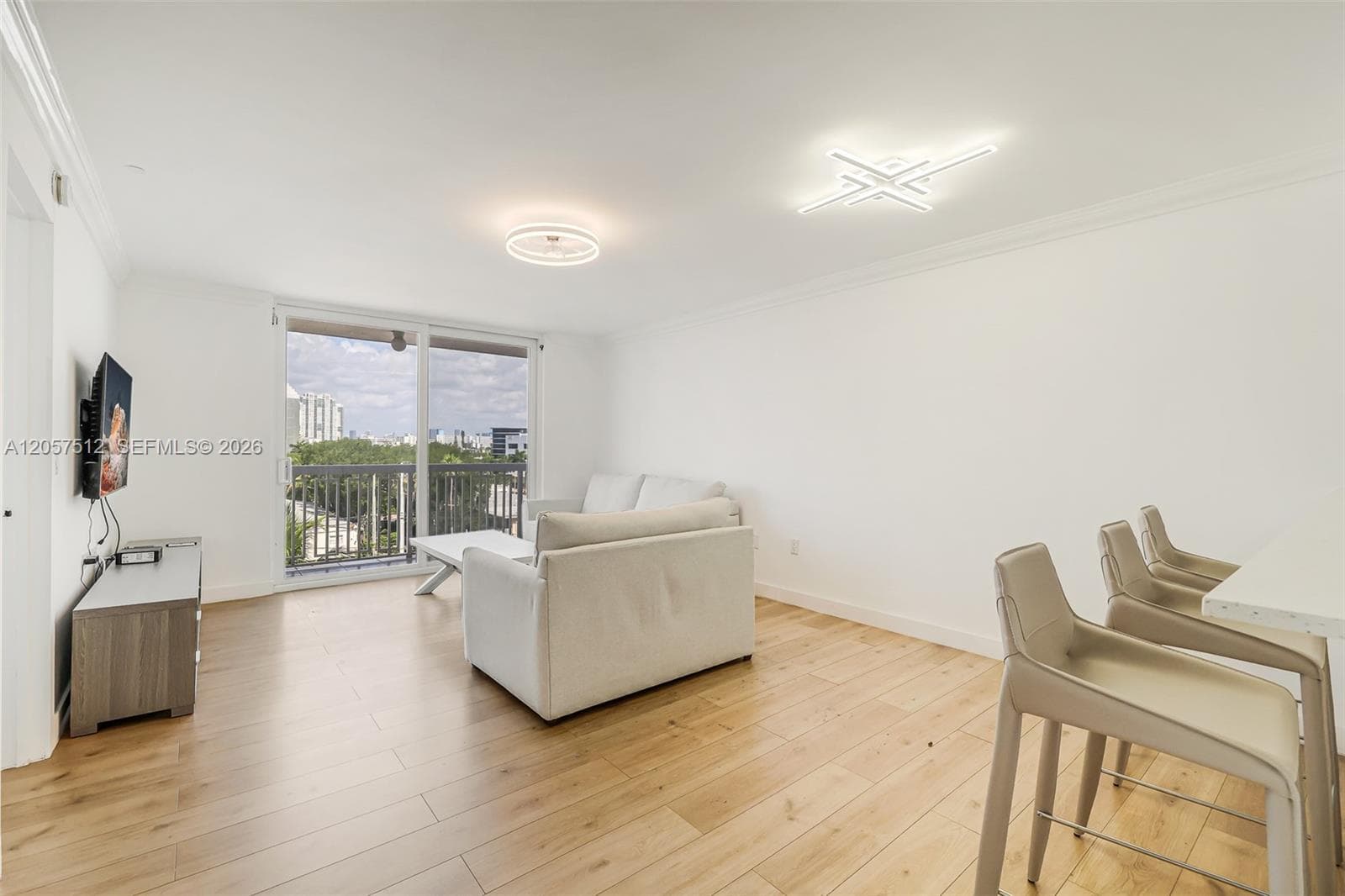 THE PRESIDENTIAL CONDO · #602 in Miami Beach - Photo 2