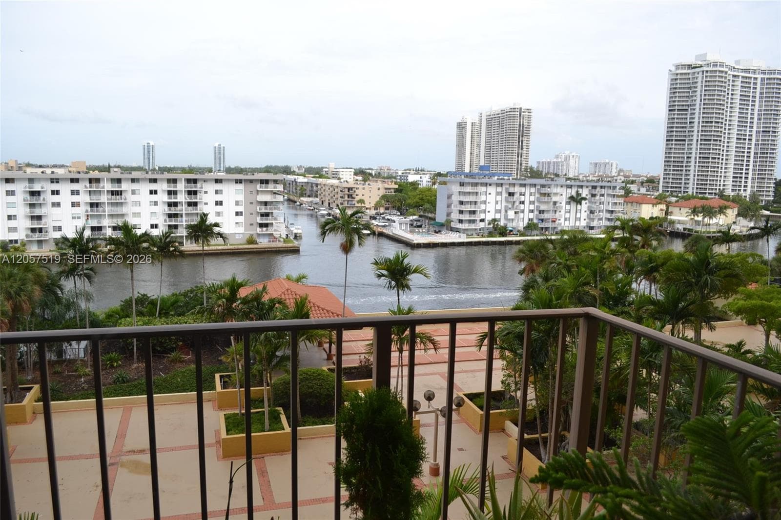 WINSTON TOWERS 700 CONDO · #703 in Sunny Isles Beach - Photo 4