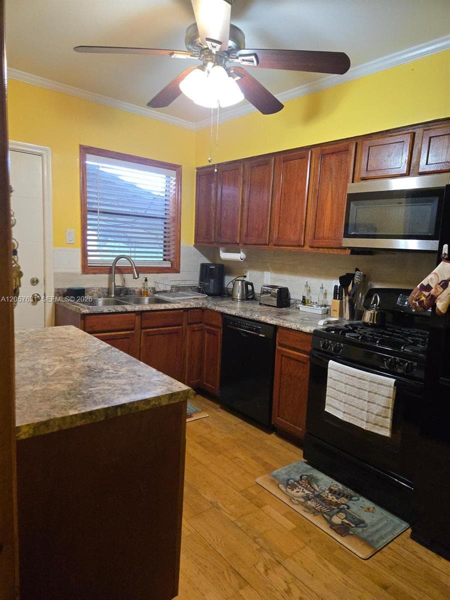 709 N 26th Ave photo 6