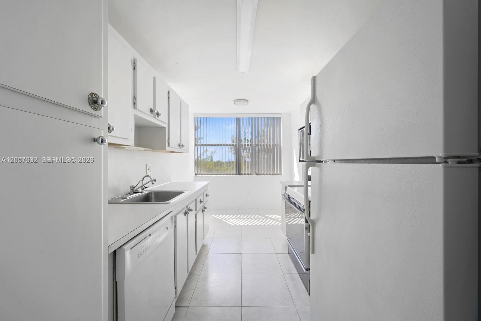 WILSHIRE CONDO · #621E in Miami - Photo 13