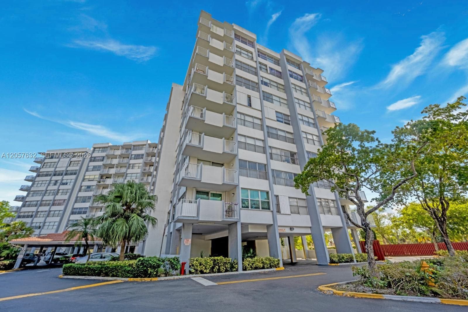 WILSHIRE CONDO · #621E in Miami - Photo 3