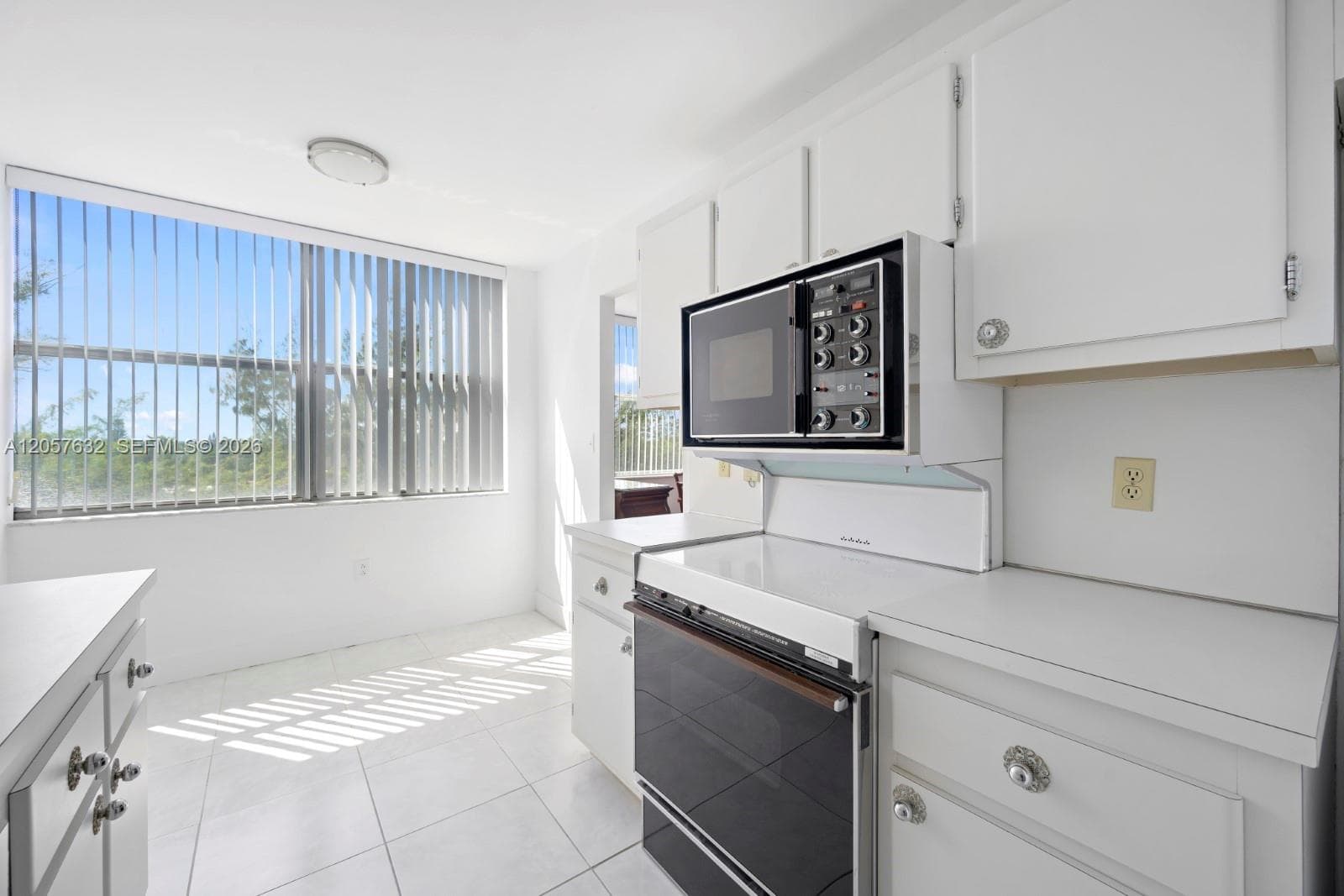 WILSHIRE CONDO · #621E in Miami - Photo 14