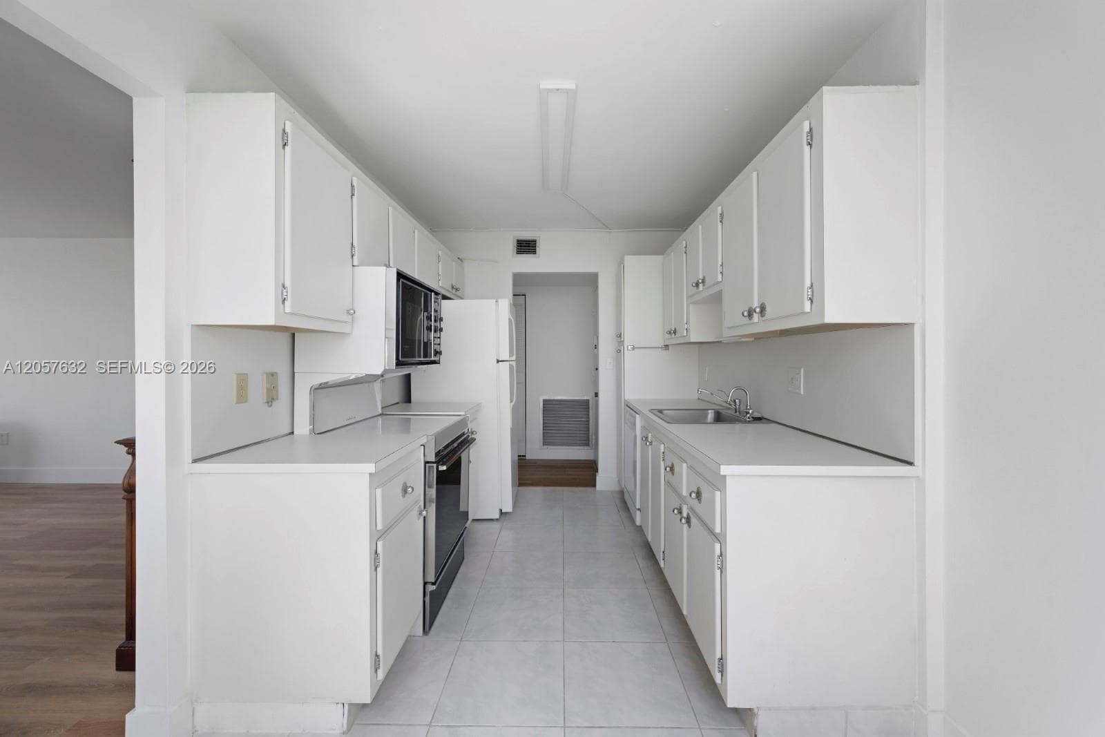 WILSHIRE CONDO · #621E in Miami - Photo 15