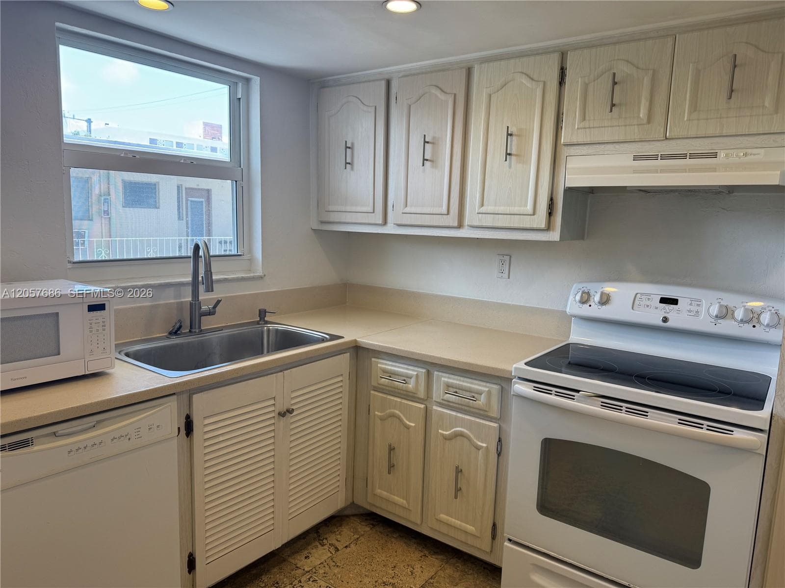 GOLDEN WEST CONDO · #202 in Miami Beach - Photo 27