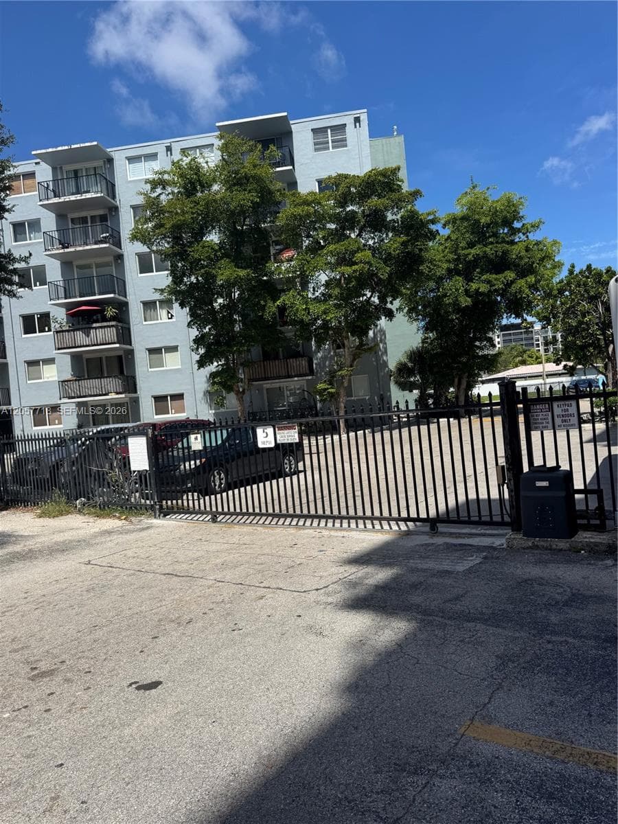 THREE HORIZONS SOUTH COND · #609 in North Miami - Photo 24