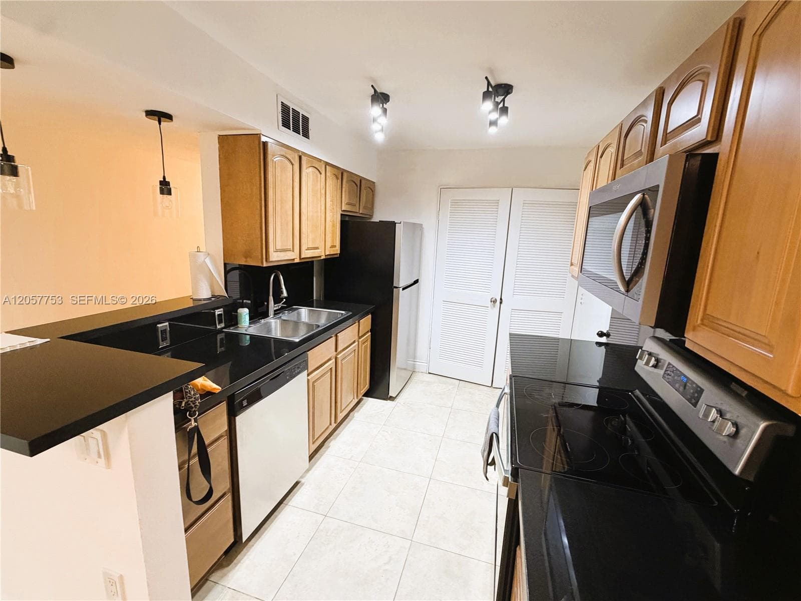 DADELAND CAPRI CONDO · #A102 in Miami - Photo 3